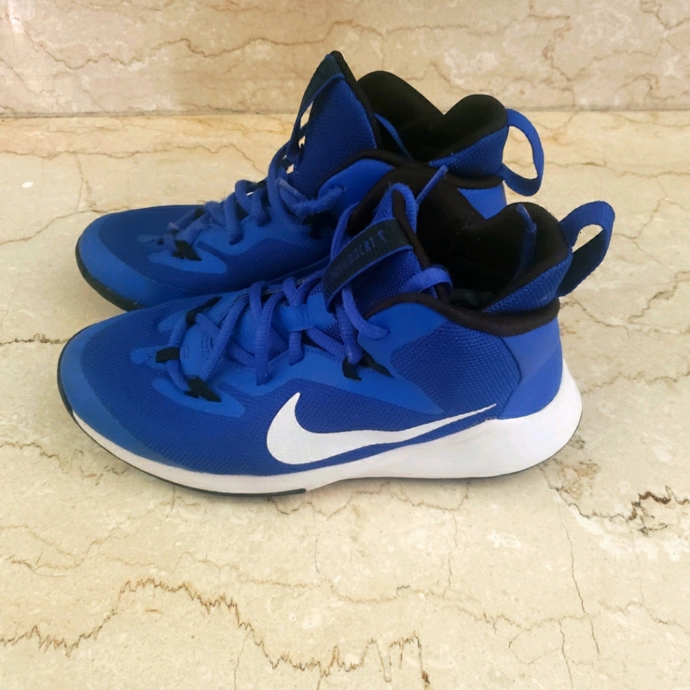 4 Youth Nike Future Court 3